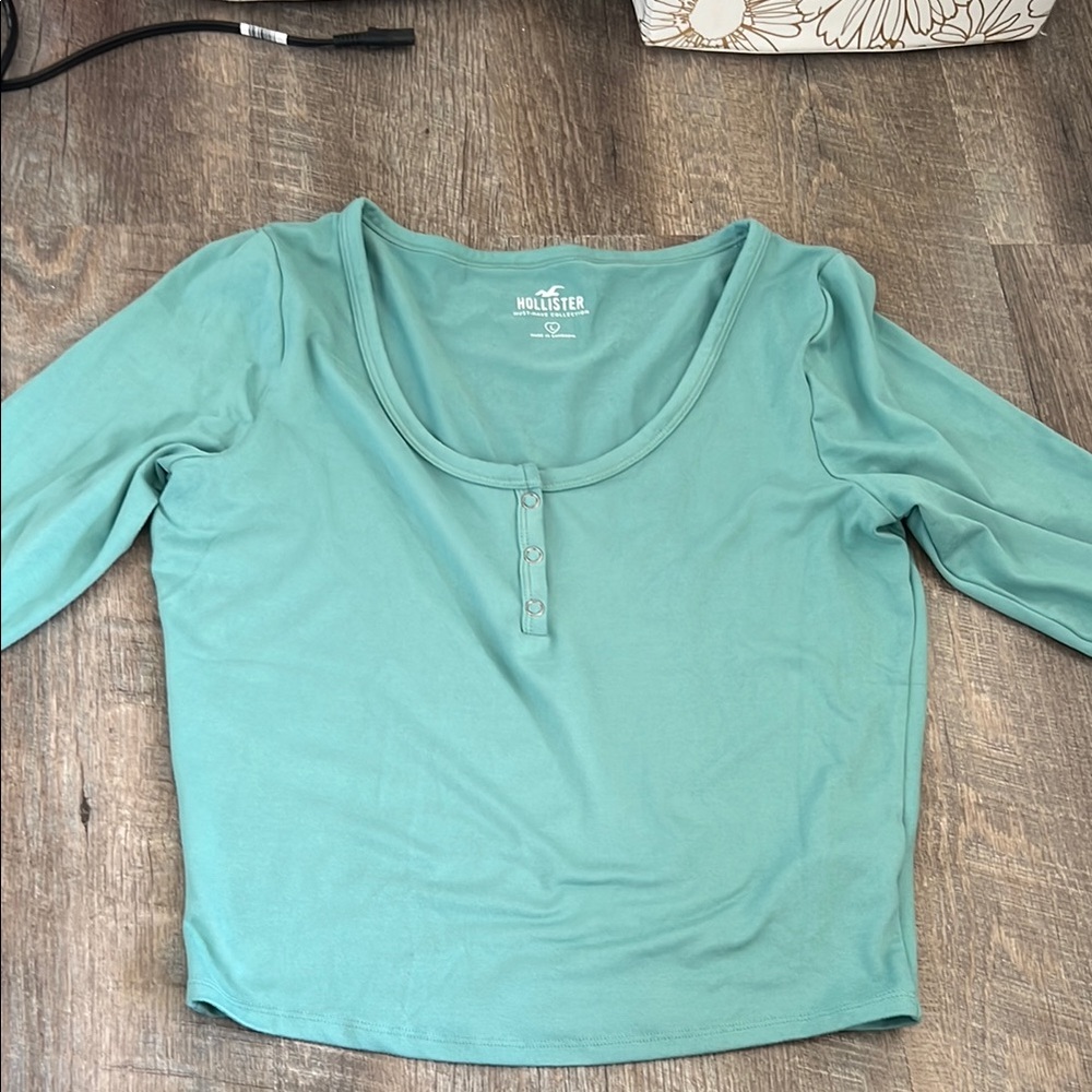 Hollister Women's Teal Top